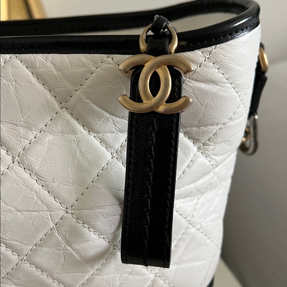 Authentic CHANEL CC Gabrielle Chain Shoulder BagCalfskin Leather - Picture 6 of 17